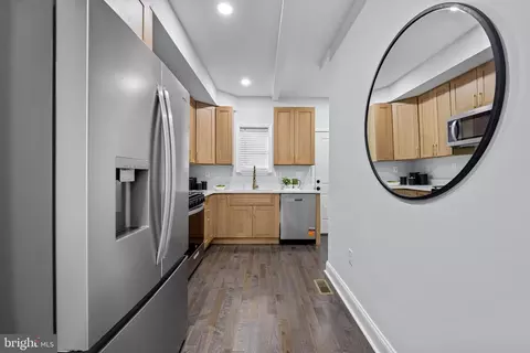 Entry Way - 3904 Mount Pleasant Ave, Baltimore, MD 21224 photo 3 of 11