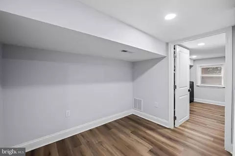 Entry Way - 3904 Mount Pleasant Ave, Baltimore, MD 21224 photo 10 of 11