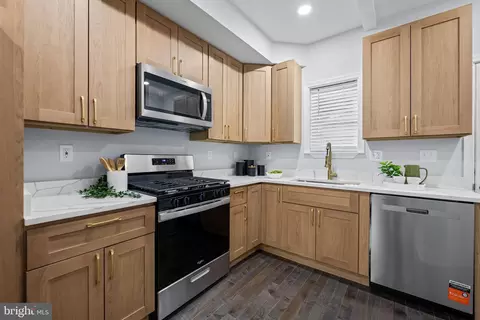 Kitchen - 3904 Mount Pleasant Ave, Baltimore, MD 21224 photo 1 of 2