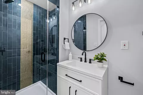 Bath - 3904 Mount Pleasant Ave, Baltimore, MD 21224 photo 1 of 5