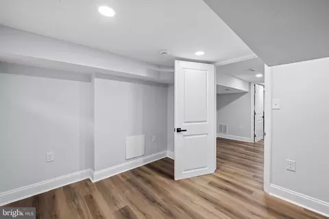 Entry Way - 3904 Mount Pleasant Ave, Baltimore, MD 21224 photo 9 of 11