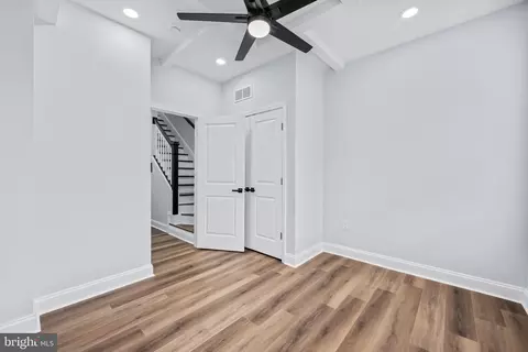 Entry Way - 3904 Mount Pleasant Ave, Baltimore, MD 21224 photo 4 of 11