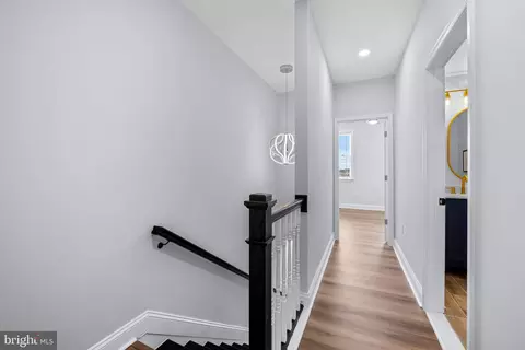 Entry Way - 3904 Mount Pleasant Ave, Baltimore, MD 21224 photo 5 of 11