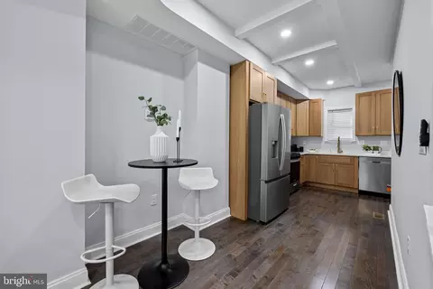 Entry Way - 3904 Mount Pleasant Ave, Baltimore, MD 21224 photo 2 of 11