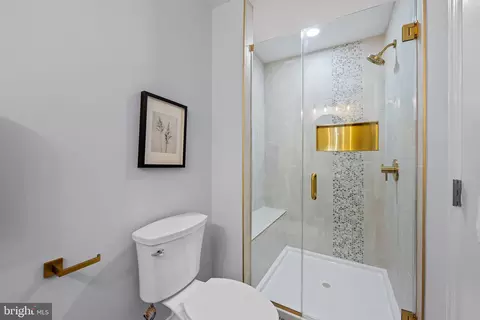 Bath - 3904 Mount Pleasant Ave, Baltimore, MD 21224 photo 5 of 5