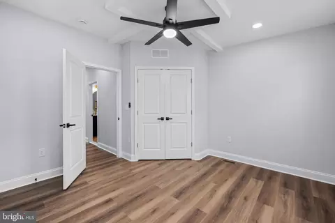 Entry Way - 3904 Mount Pleasant Ave, Baltimore, MD 21224 photo 6 of 11