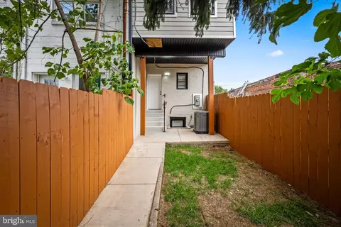 Exterior - 3904 Mount Pleasant Ave, Baltimore, MD 21224 photo 3 of 5