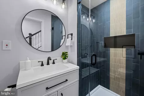Bath - 3904 Mount Pleasant Ave, Baltimore, MD 21224 photo 2 of 5