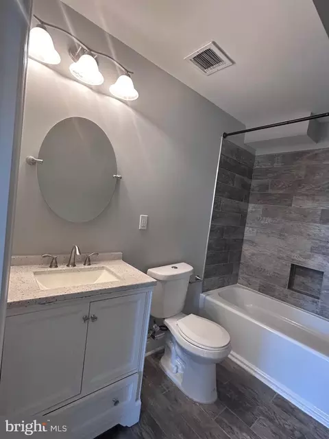 Bath - 3124 E Baltimore St, Baltimore, MD 21224 photo 5 of 10