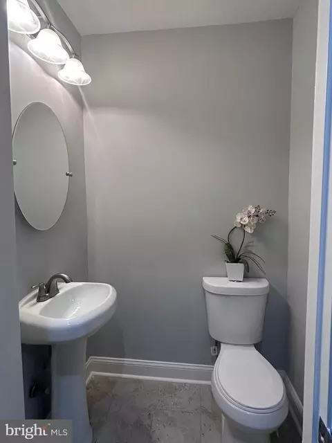 Bath - 3124 E Baltimore St, Baltimore, MD 21224 photo 1 of 10