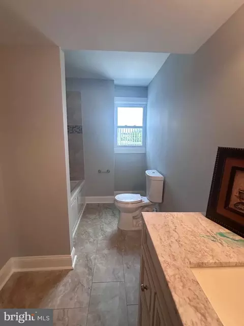 Bath - 3124 E Baltimore St, Baltimore, MD 21224 photo 7 of 10