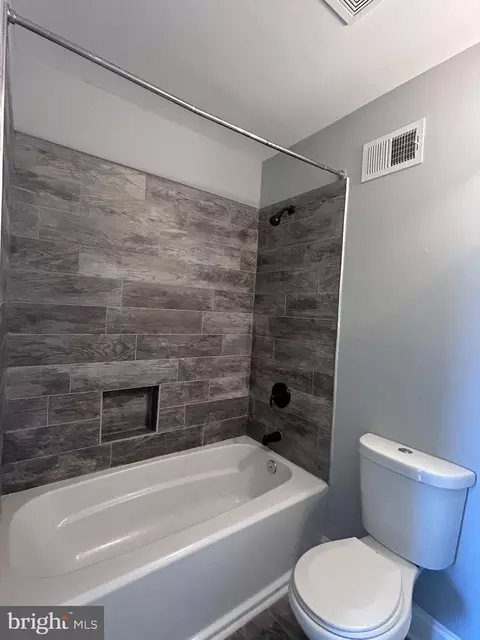 Bath - 3124 E Baltimore St, Baltimore, MD 21224 photo 3 of 10