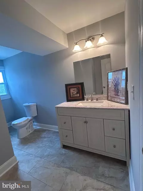 Bath - 3124 E Baltimore St, Baltimore, MD 21224 photo 6 of 10