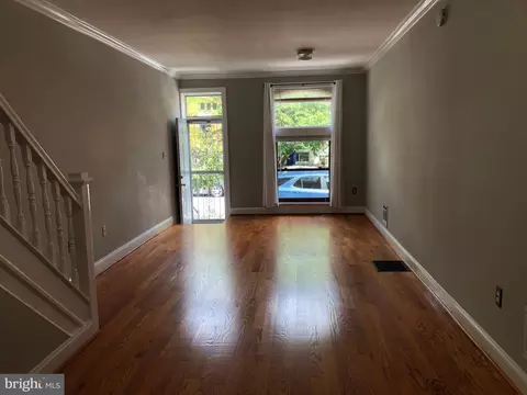 Living - 618 S Macon St, Baltimore, MD 21224 photo 5 of 6