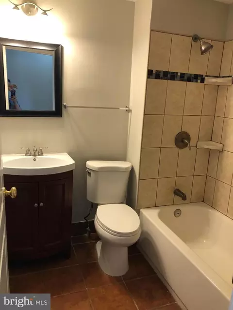 Bath - 618 S Macon St, Baltimore, MD 21224 photo 1 of 8