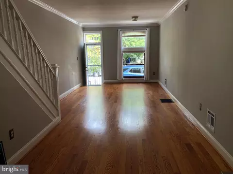 Living - 618 S Macon St, Baltimore, MD 21224 photo 1 of 6