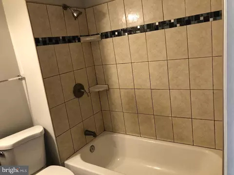 Bath - 618 S Macon St, Baltimore, MD 21224 photo 2 of 8