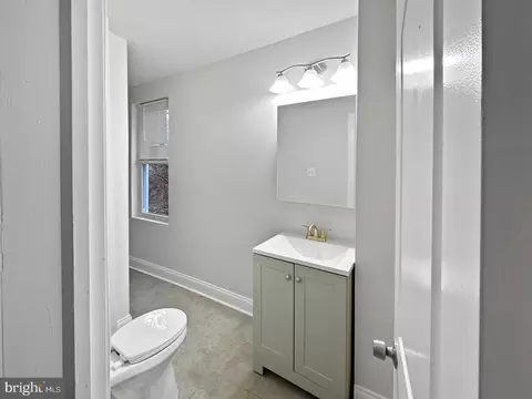 Bath - 910 N Arlington Ave, Baltimore, MD 21217 photo 2 of 2