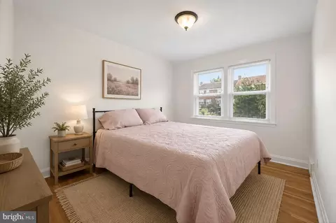 Bedroom - 1007 Saint Dunstans Rd, Baltimore, MD 21212 photo 3 of 5