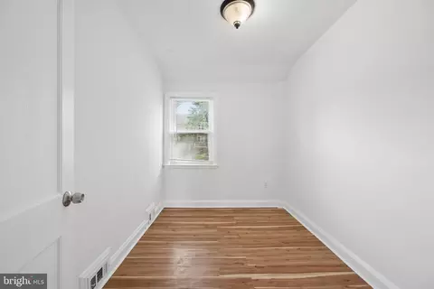 Bedroom - 1007 Saint Dunstans Rd, Baltimore, MD 21212 photo 4 of 5