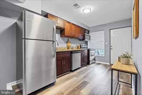 Entry Way - 1629 E Oliver St, Baltimore, MD 21213 photo 1 of 2