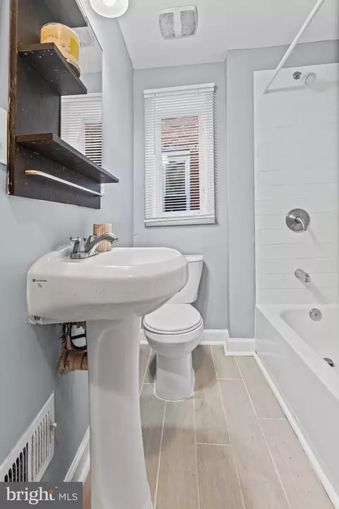 Bath - 1629 E Oliver St, Baltimore, MD 21213 photo 3 of 3