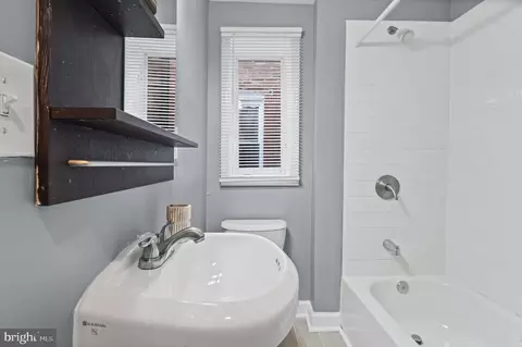 Bath - 1629 E Oliver St, Baltimore, MD 21213 photo 2 of 3