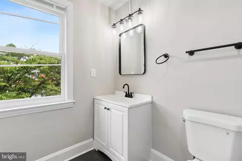 Bath - 4035 Annellen Rd, Baltimore, MD 21215 photo 3 of 3