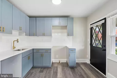 Entry Way - 4035 Annellen Rd, Baltimore, MD 21215 photo 1 of 7