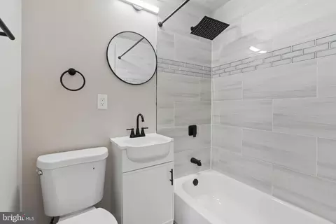 Bath - 4035 Annellen Rd, Baltimore, MD 21215 photo 2 of 3