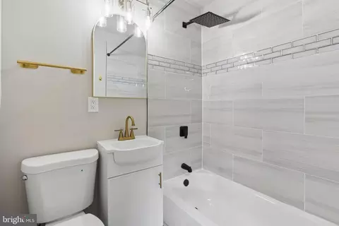 Bath - 4035 Annellen Rd, Baltimore, MD 21215 photo 1 of 3