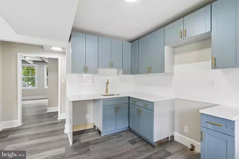 Entry Way - 4035 Annellen Rd, Baltimore, MD 21215 photo 4 of 7