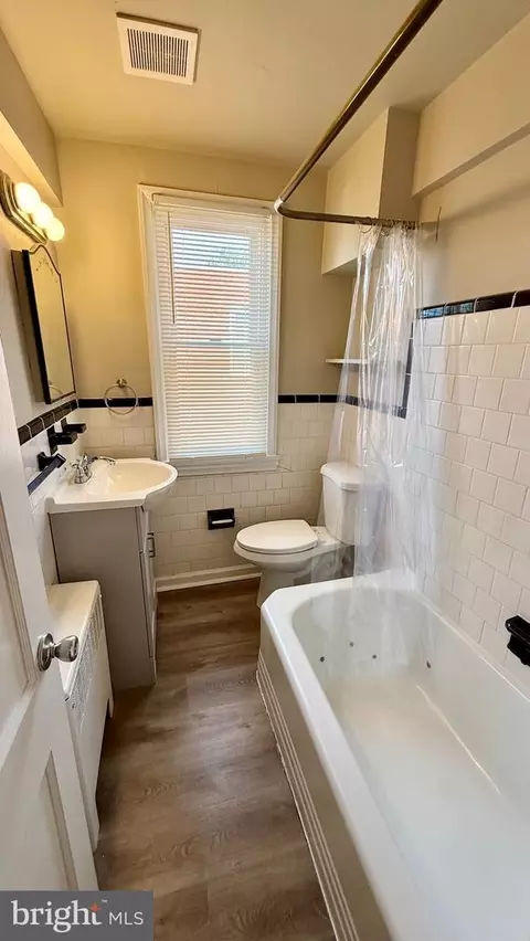 Bath - 1216 Pine Heights Ave, Baltimore, MD 21229 photo 2 of 3