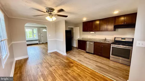 Entry Way - 1216 Pine Heights Ave, Baltimore, MD 21229 photo 2 of 2