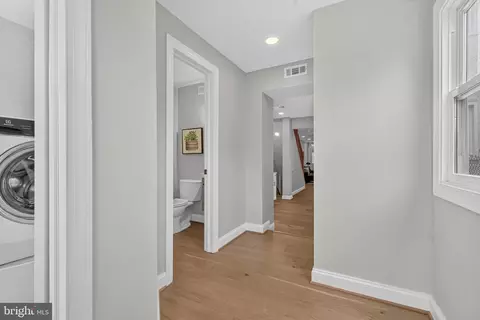 Entry Way - 3341 Chestnut Ave, Baltimore, MD 21211 photo 5 of 6