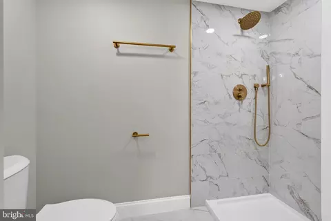 Bath - 3341 Chestnut Ave, Baltimore, MD 21211 photo 5 of 11