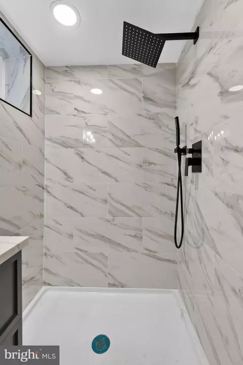 Bath - 3341 Chestnut Ave, Baltimore, MD 21211 photo 9 of 11