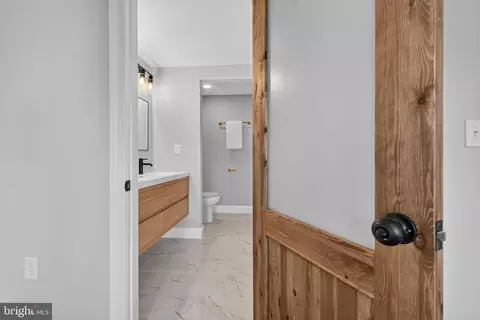 Entry Way - 3341 Chestnut Ave, Baltimore, MD 21211 photo 6 of 6