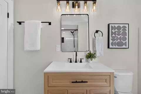 Bath - 3341 Chestnut Ave, Baltimore, MD 21211 photo 6 of 11