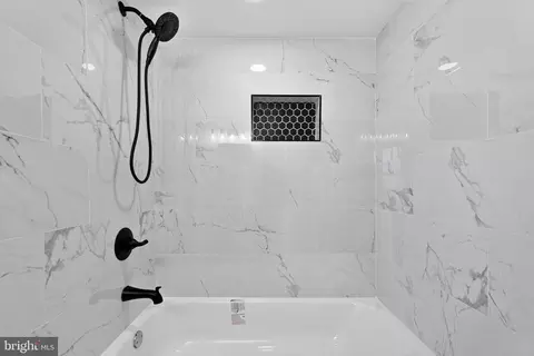 Bath - 3341 Chestnut Ave, Baltimore, MD 21211 photo 8 of 11