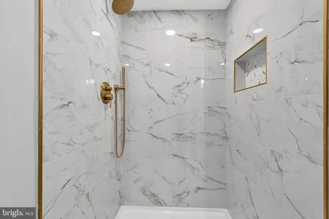 Bath - 3341 Chestnut Ave, Baltimore, MD 21211 photo 4 of 11