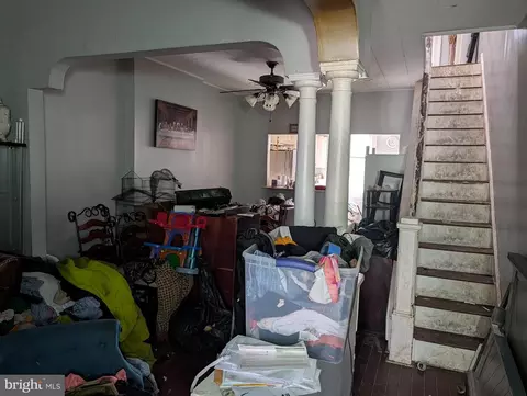 Entry Way - 212 S Monastery Ave, Baltimore, MD 21229 photo 2 of 4