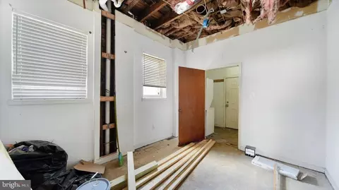 Entry Way - 3209 E Lombard St, Baltimore, MD 21224 photo 3 of 8