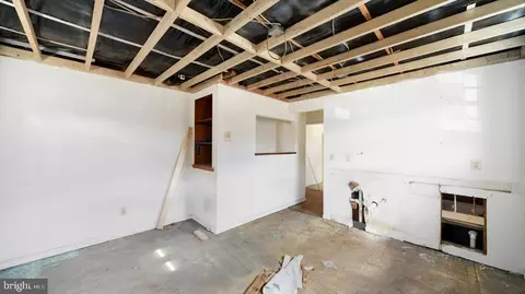 Entry Way - 3209 E Lombard St, Baltimore, MD 21224 photo 6 of 8