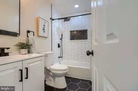 Bath - 2608 Huron St, Baltimore, MD 21230 photo 3 of 5