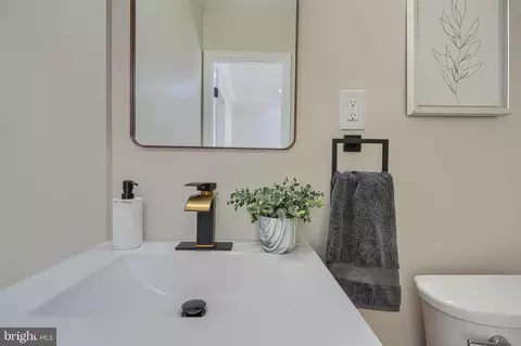 Bath - 2608 Huron St, Baltimore, MD 21230 photo 2 of 5