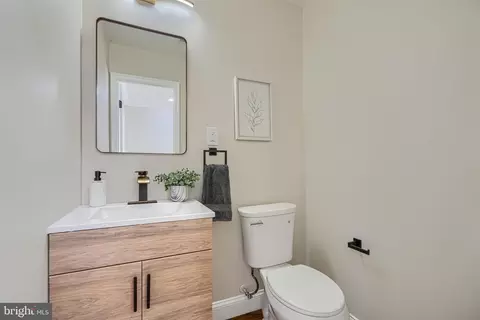 Bath - 2608 Huron St, Baltimore, MD 21230 photo 1 of 5