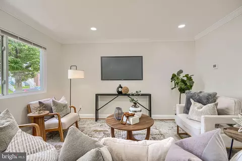 Living - 2608 Huron St, Baltimore, MD 21230 photo 1 of 3