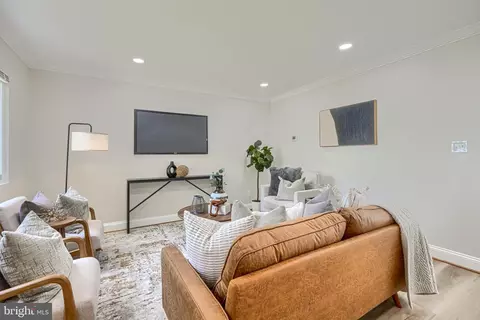 Living - 2608 Huron St, Baltimore, MD 21230 photo 2 of 3