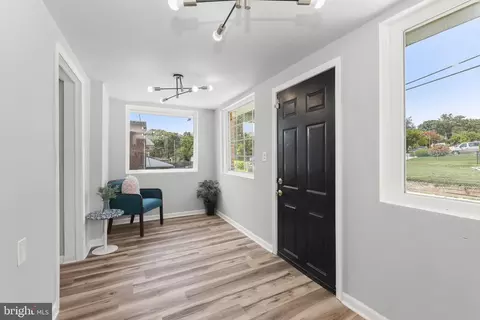 Entry Way - 800 Radnor Ave, Baltimore, MD 21212 photo 3 of 4